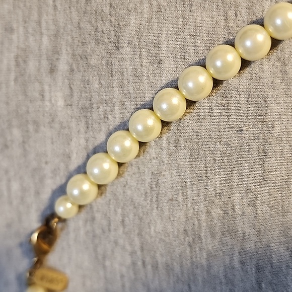 1928 Simulated Pearl Strand Necklace - Picture 5 of 10